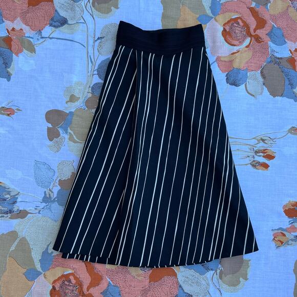 Alice & Olivia Pleated Black Flared Skirt: Small - Picture 2 of 7
